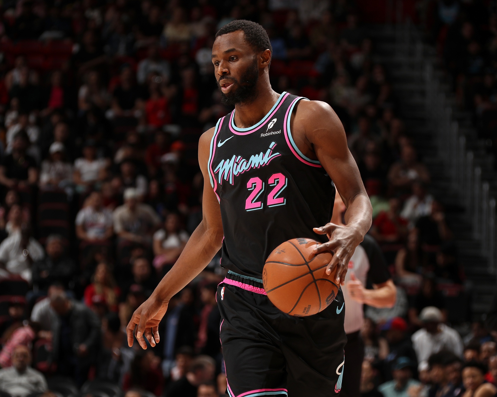 华体会赛事-1分不算超额~维金斯12投7中&amp;三分7中3 砍下19分&amp;正负值+12