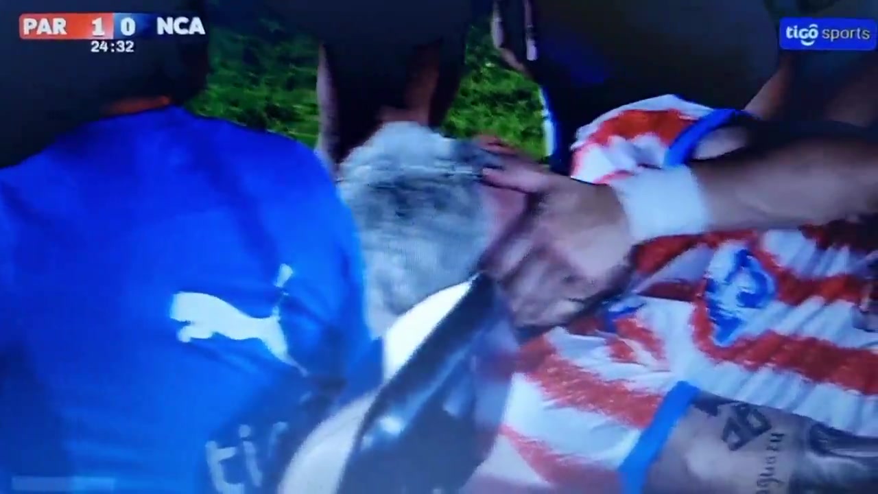 华体会赛事-距世界杯首战仅一周,巴拉圭国脚恩西索友谊赛受伤捂脸落泪